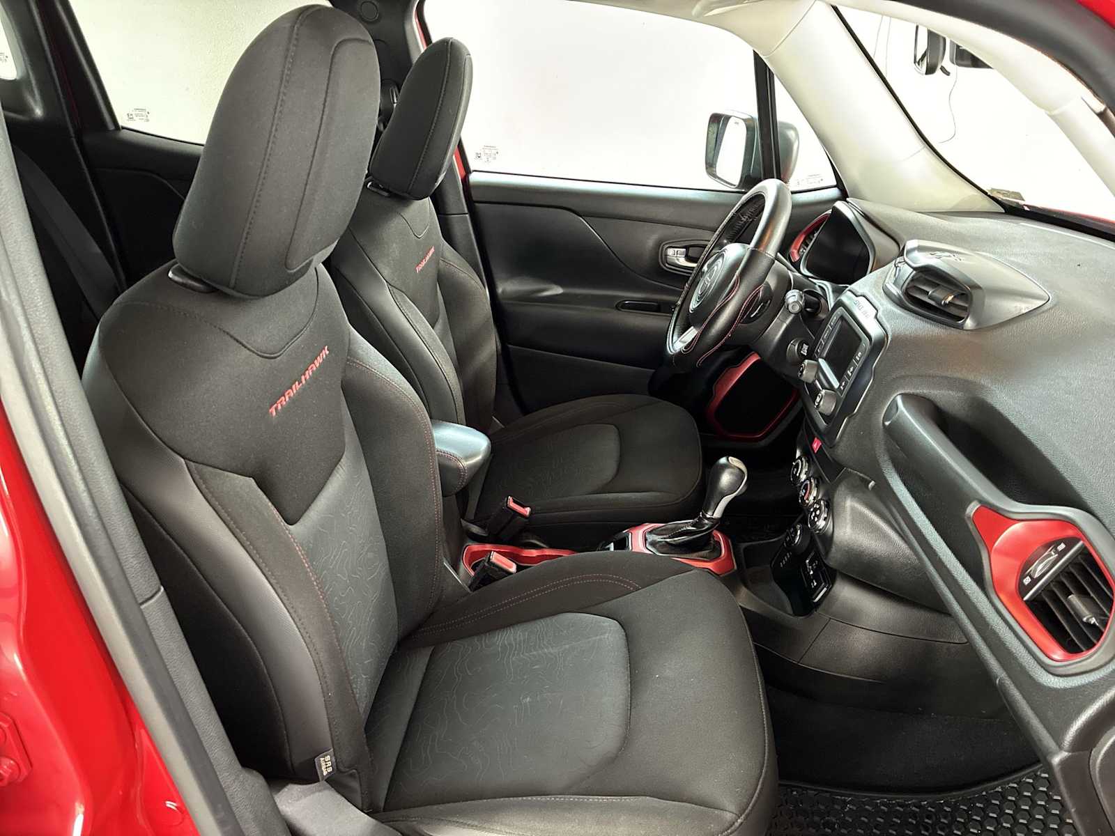 Thumbnail: 2017 Jeep Renegade - 23