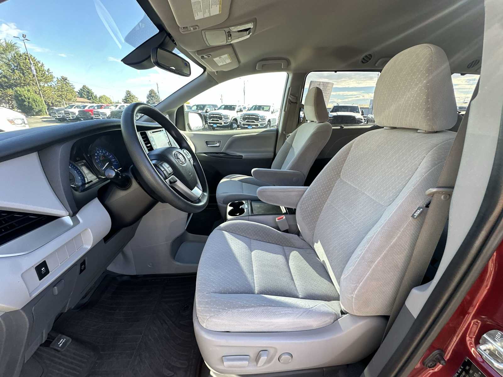 Thumbnail: 2020 Toyota Sienna - 13