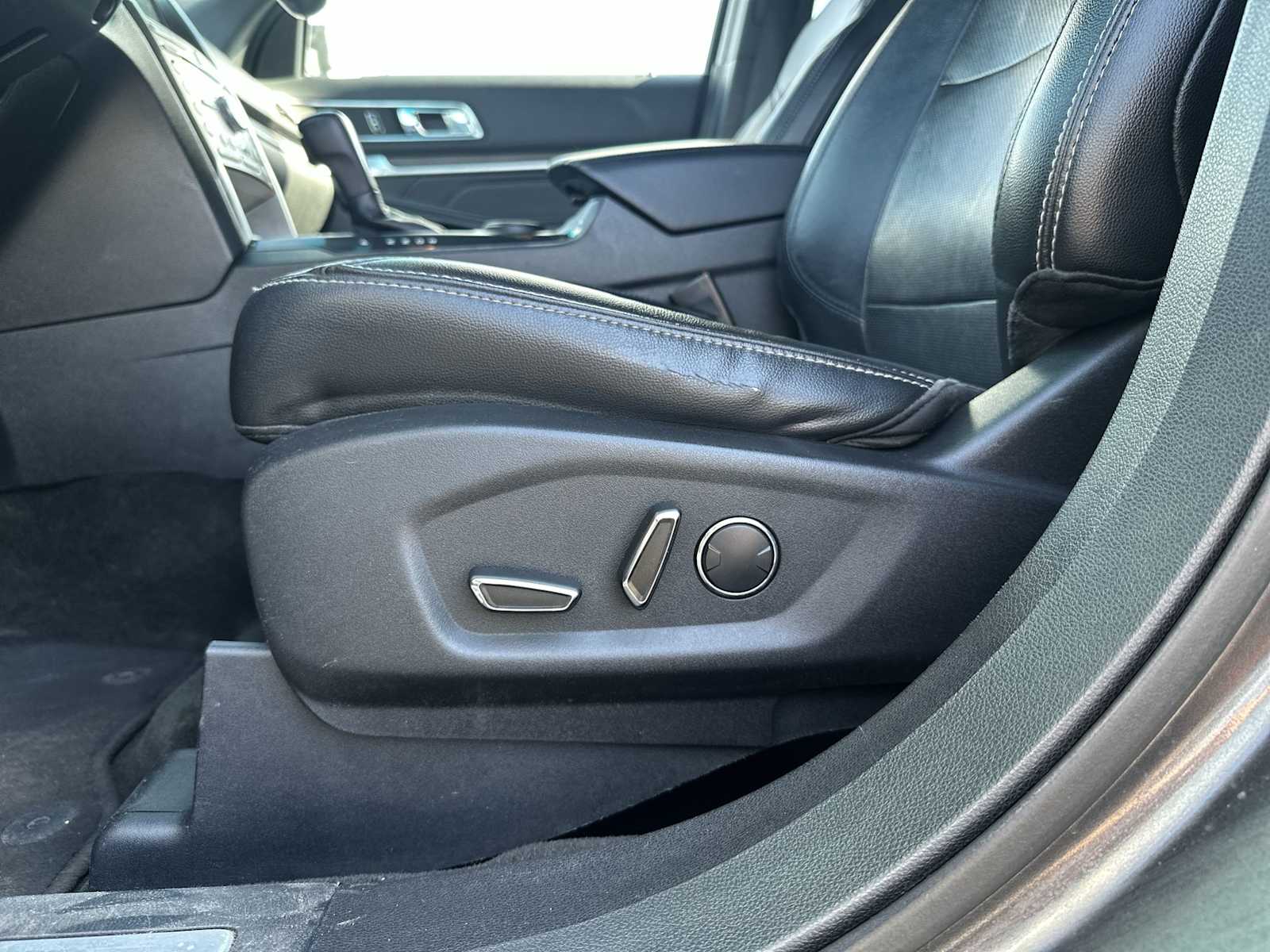 Thumbnail: 2016 Ford Explorer - 14