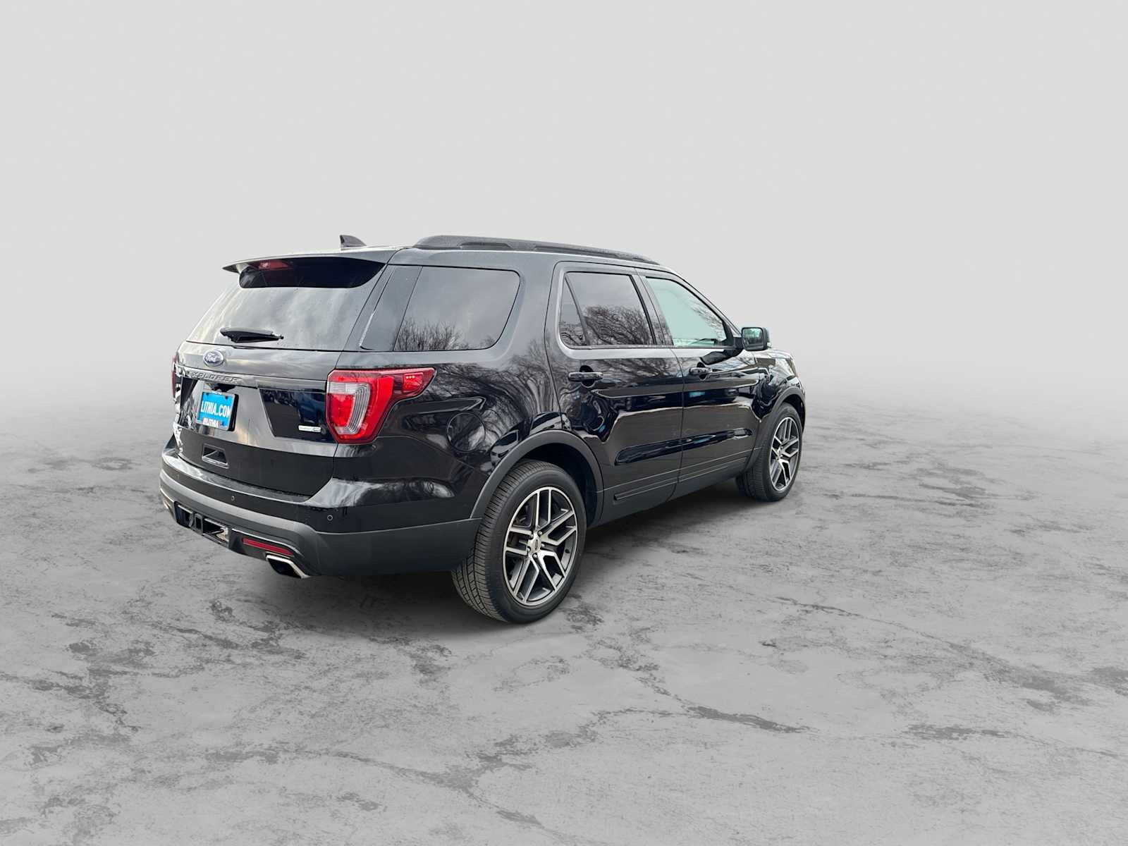 Thumbnail: 2016 Ford Explorer - 8