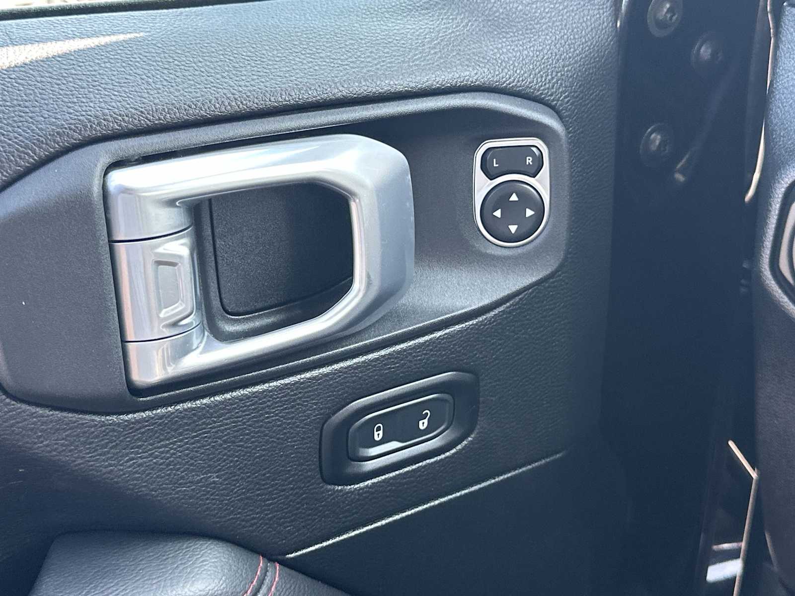 Thumbnail: 2020 Jeep Wrangler - 15