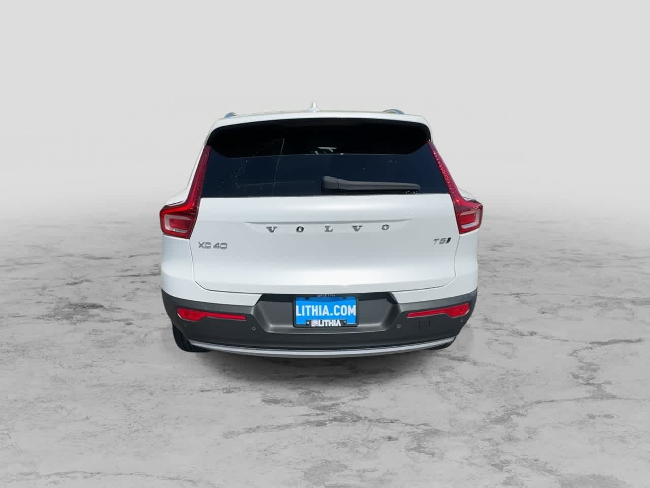 Thumbnail: 2022 Volvo XC40 - 7