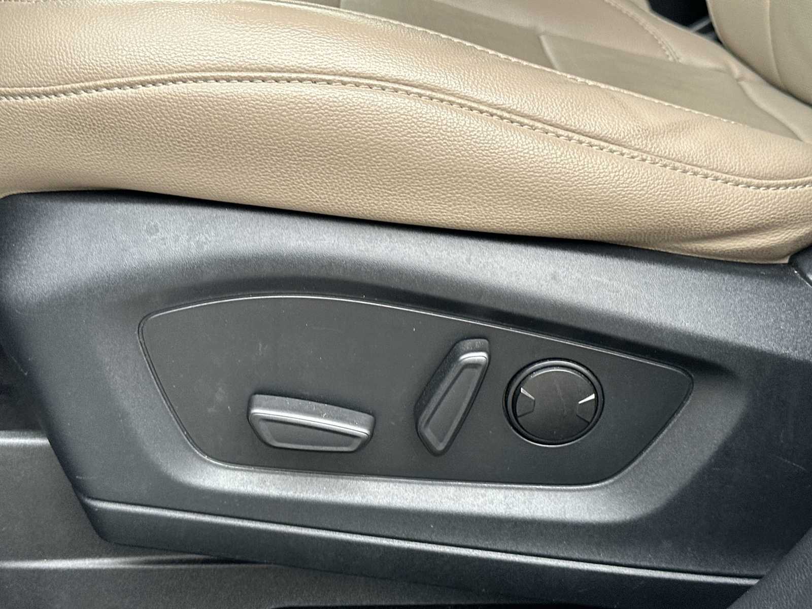 Thumbnail: 2021 Ford Explorer - 14