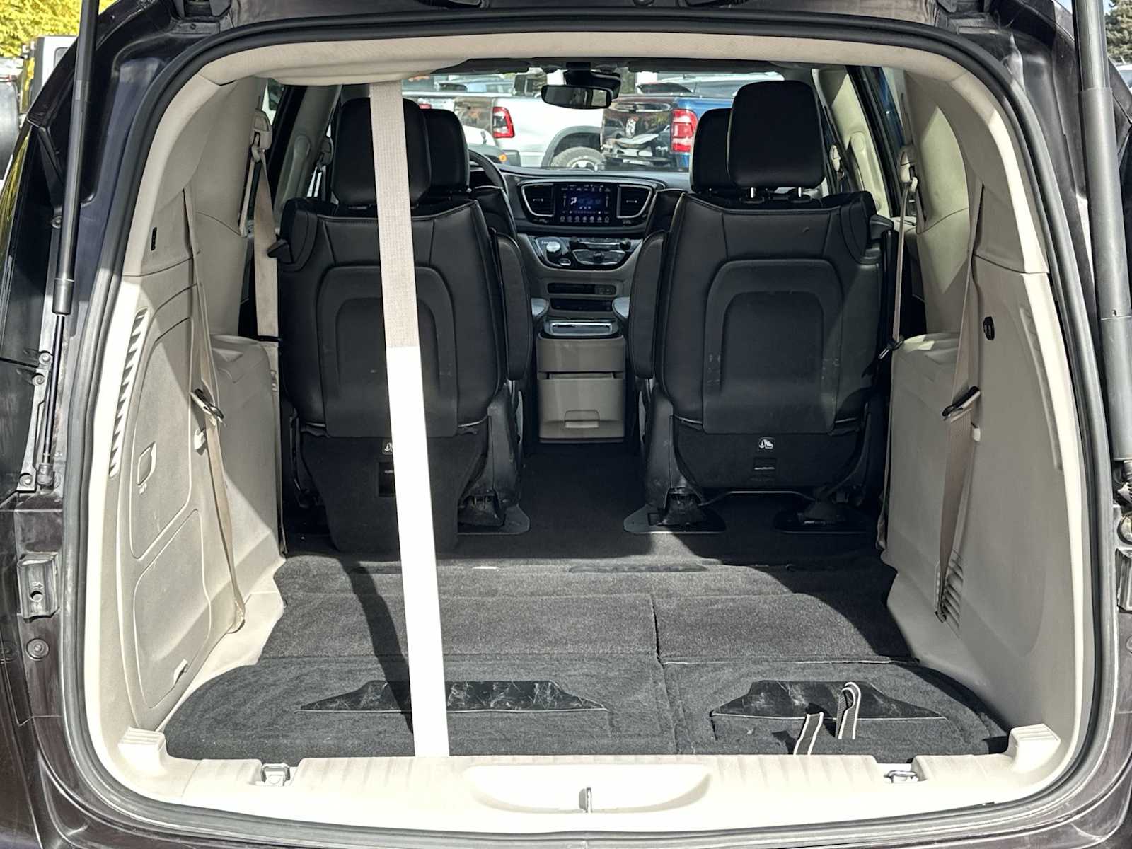 Thumbnail: 2018 Chrysler Pacifica - 19