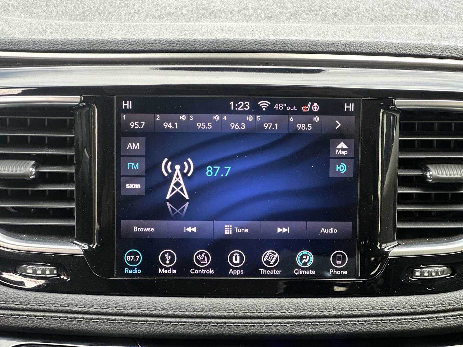 Thumbnail: 2018 Chrysler Pacifica - 12