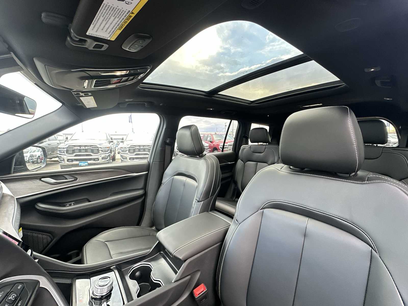 Thumbnail: 2025 Jeep Grand Cherokee - 16