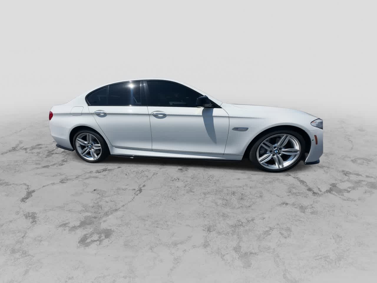 Thumbnail: 2012 BMW 5 Series - 9