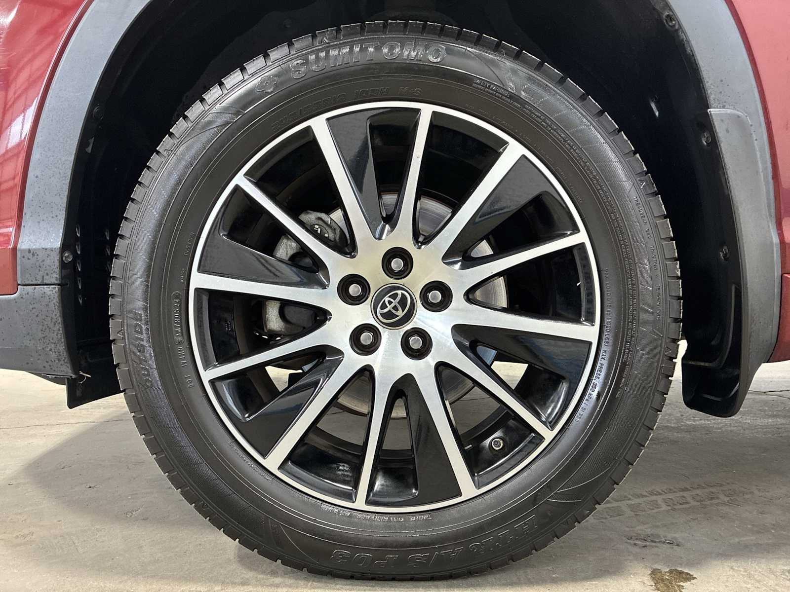 Thumbnail: 2018 Toyota Highlander - 18