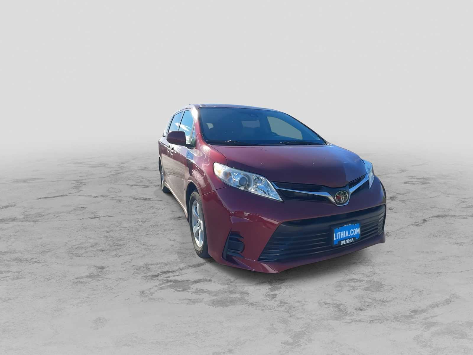 2020 Toyota Sienna LE photo 3