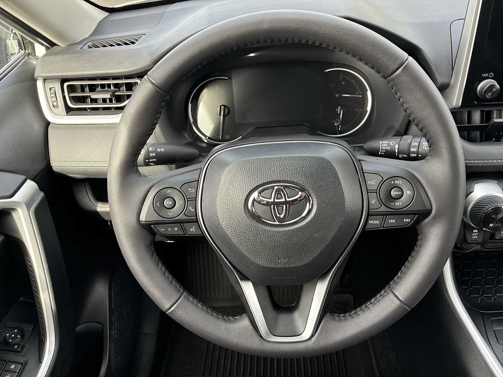 Thumbnail: 2025 Toyota RAV4 - 11