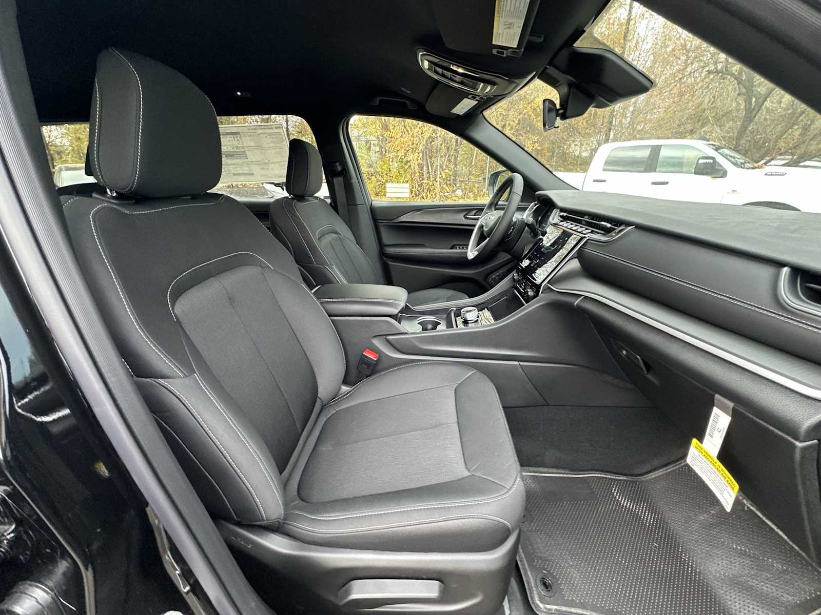 Thumbnail: 2025 Jeep Grand Cherokee - 24