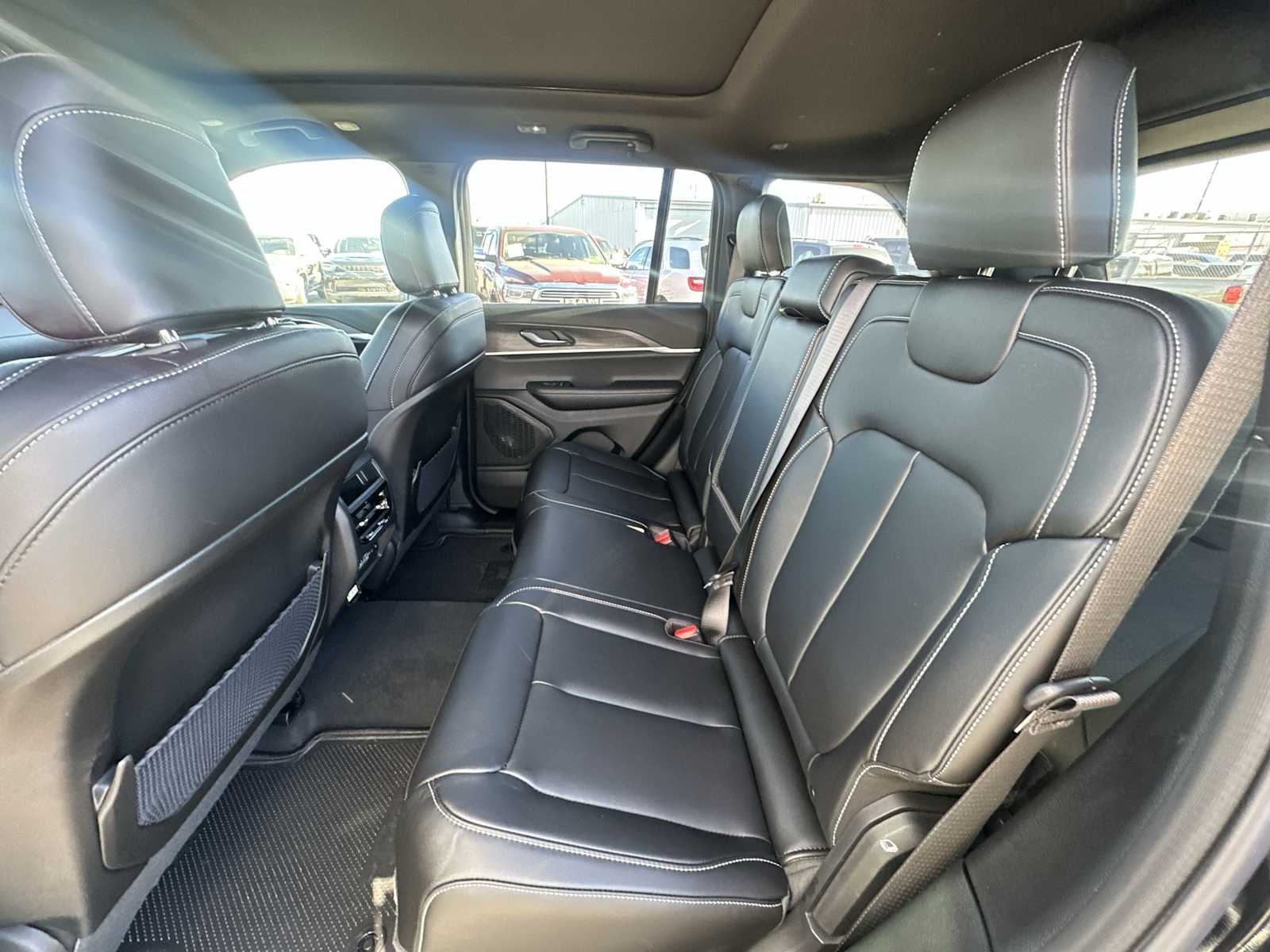 Thumbnail: 2025 Jeep Grand Cherokee - 24