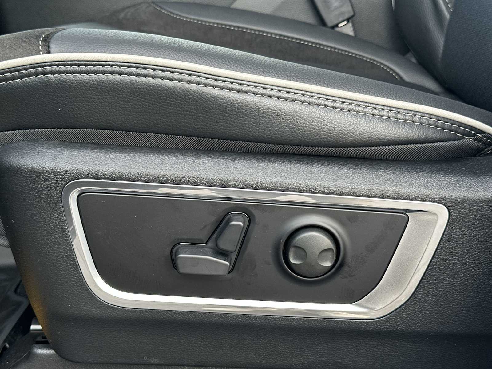 Thumbnail: 2026 RAM 1500 - 14