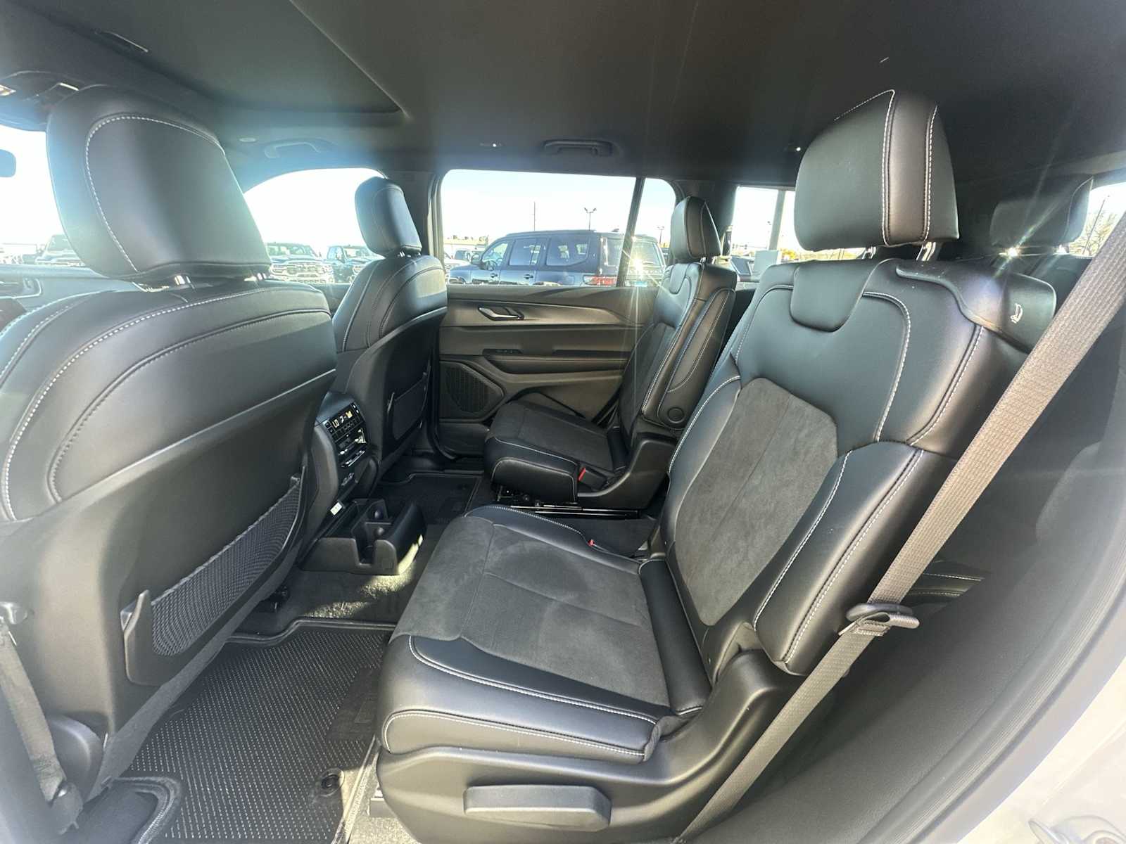 Thumbnail: 2025 Jeep Grand Cherokee - 23