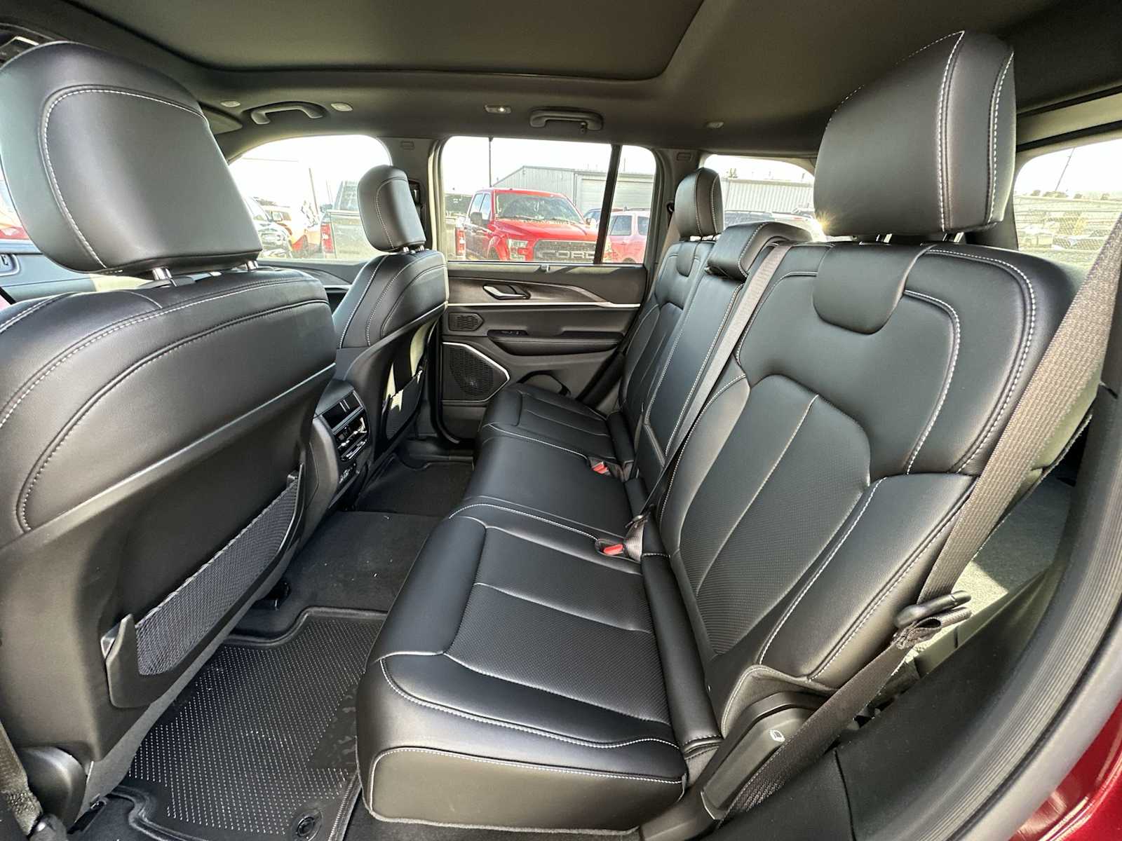 Thumbnail: 2025 Jeep Grand Cherokee - 24