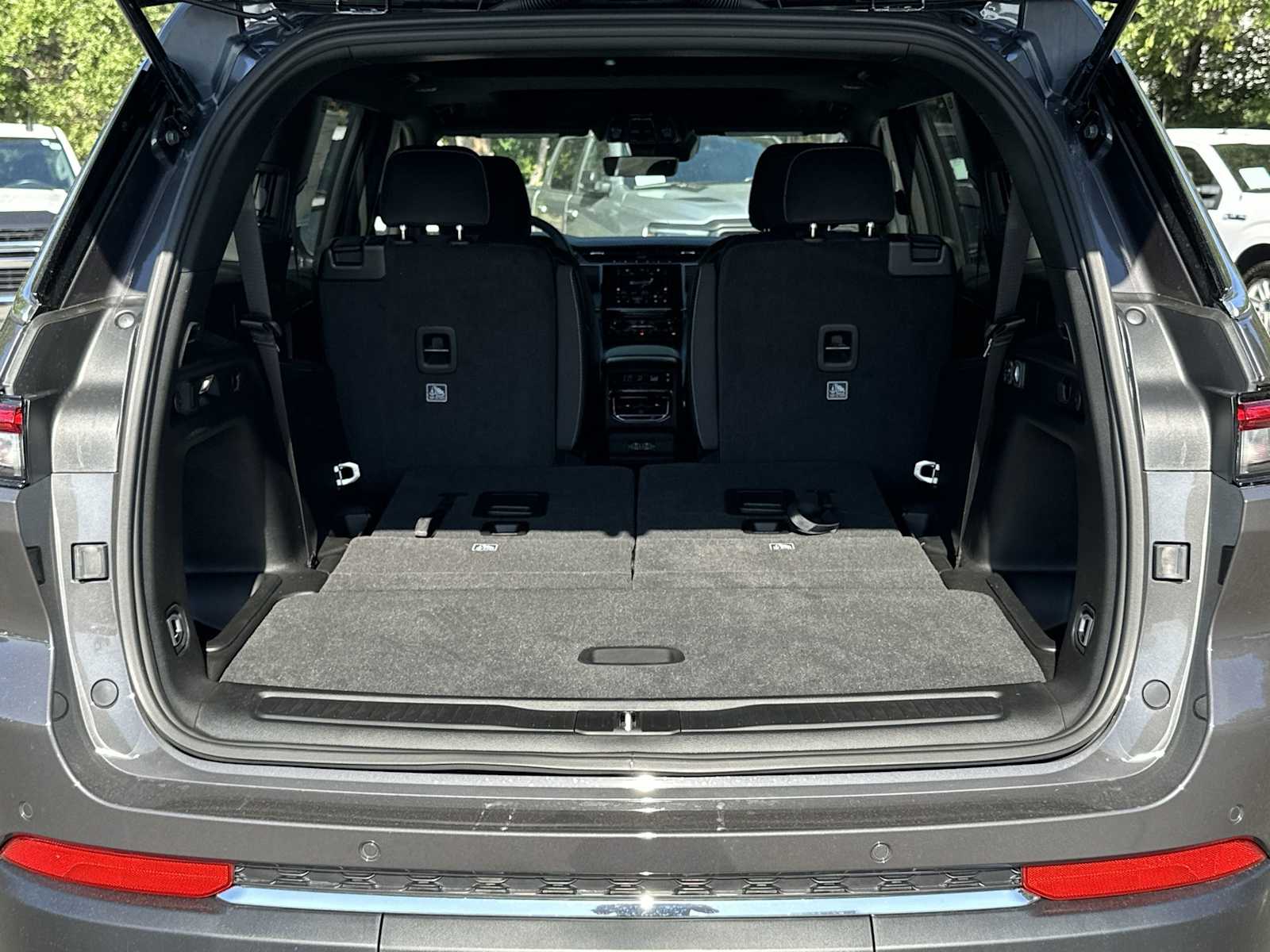 Thumbnail: 2025 Jeep Grand Cherokee - 19