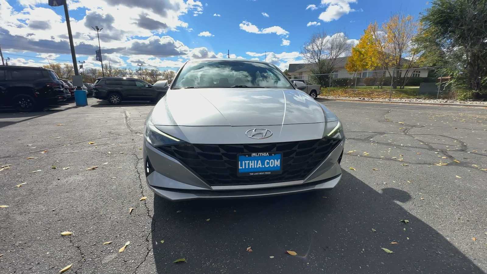 2023 Hyundai Elantra SEL photo 3
