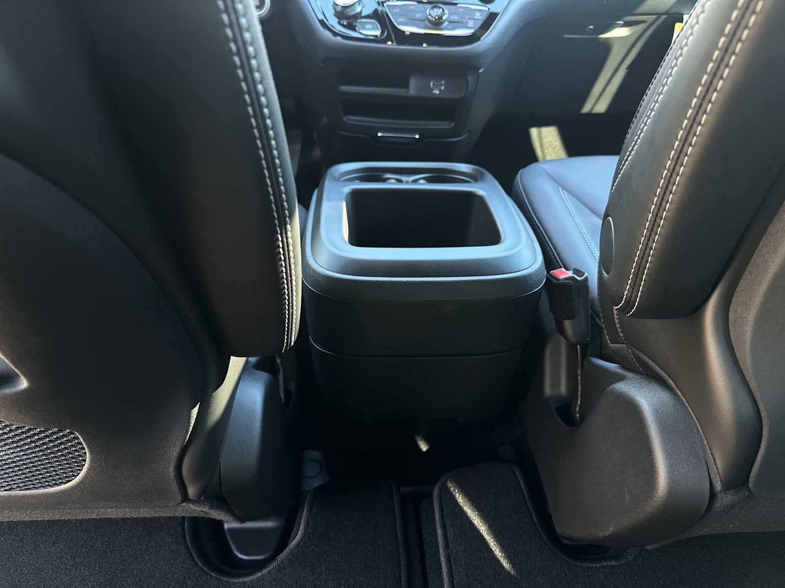 Thumbnail: 2026 Chrysler Pacifica - 20