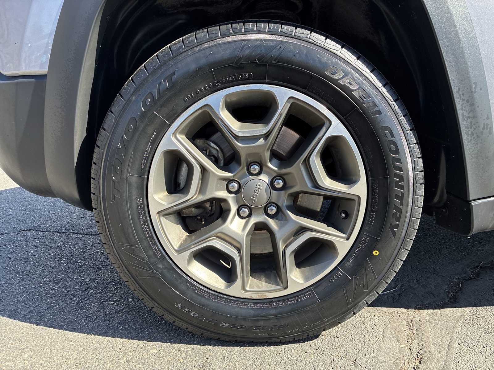 Thumbnail: 2020 Jeep Cherokee - 18