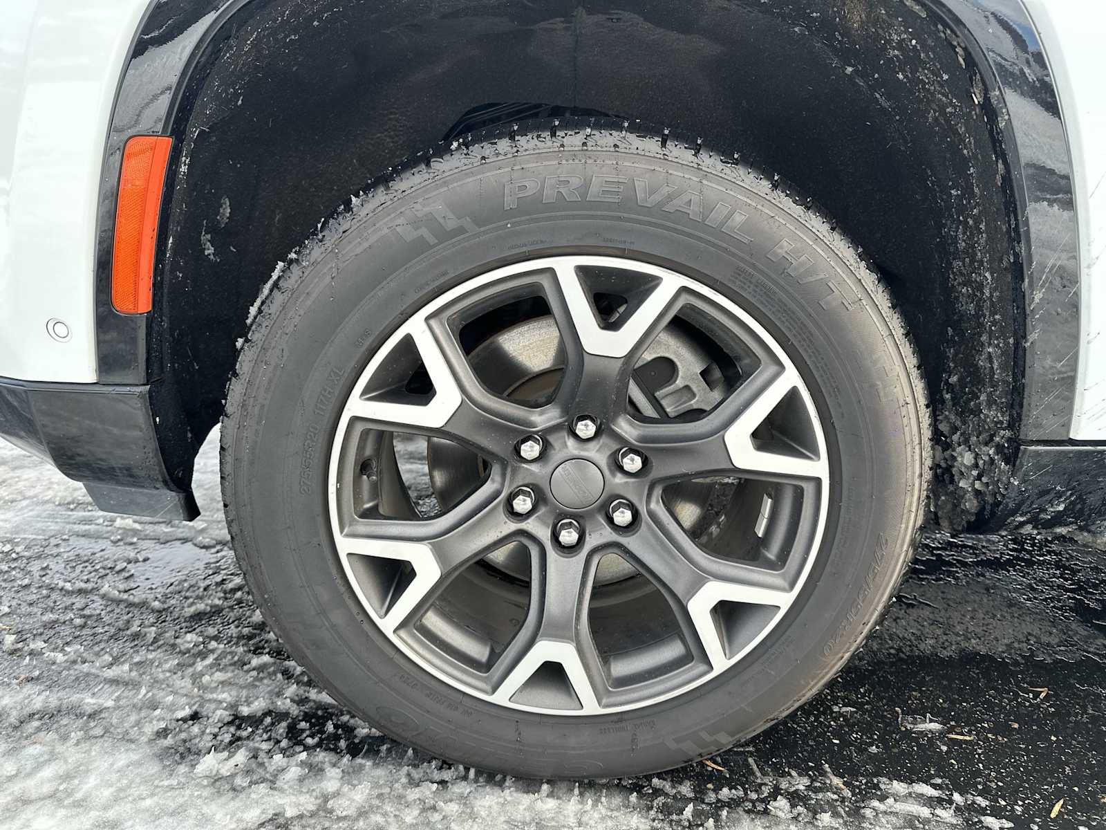 Thumbnail: 2023 Jeep Wagoneer - 17