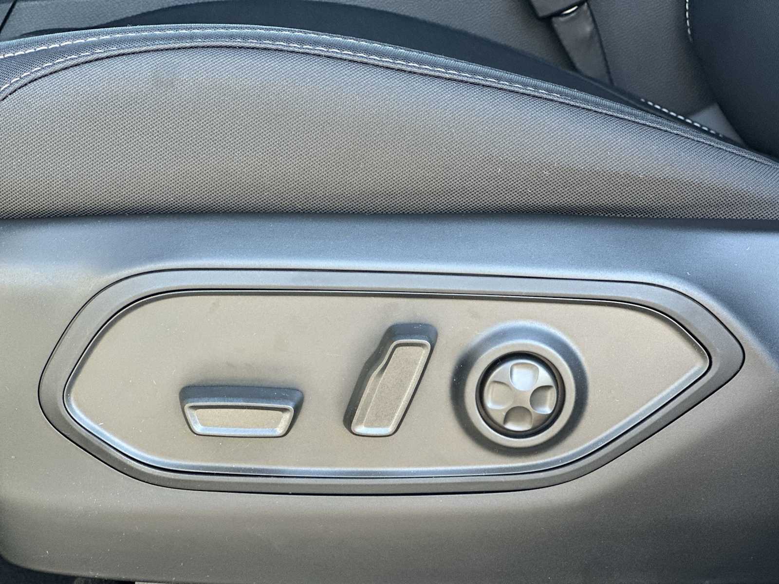 Thumbnail: 2025 Jeep Grand Cherokee - 14