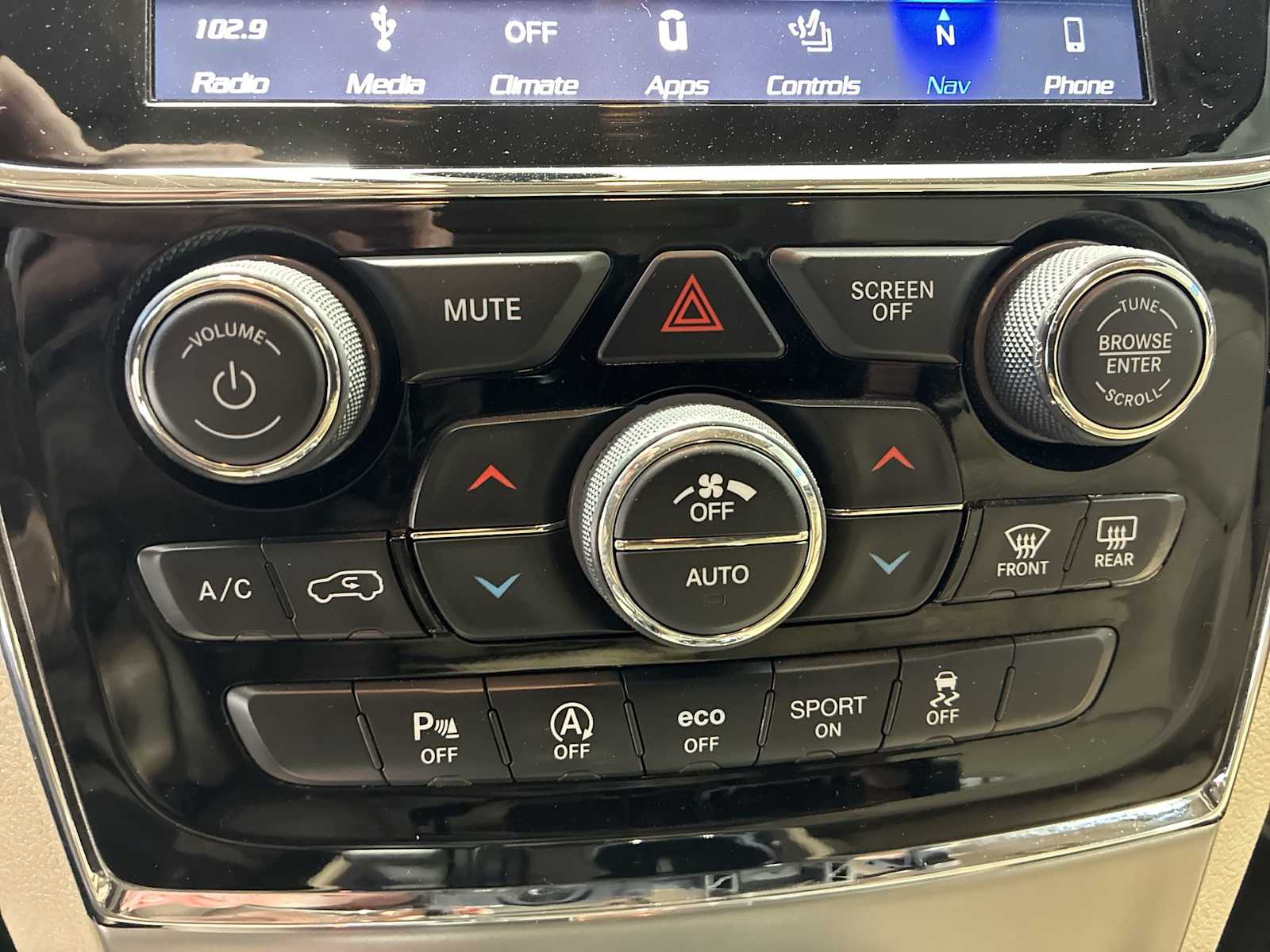 Thumbnail: 2019 Jeep Grand Cherokee - 17