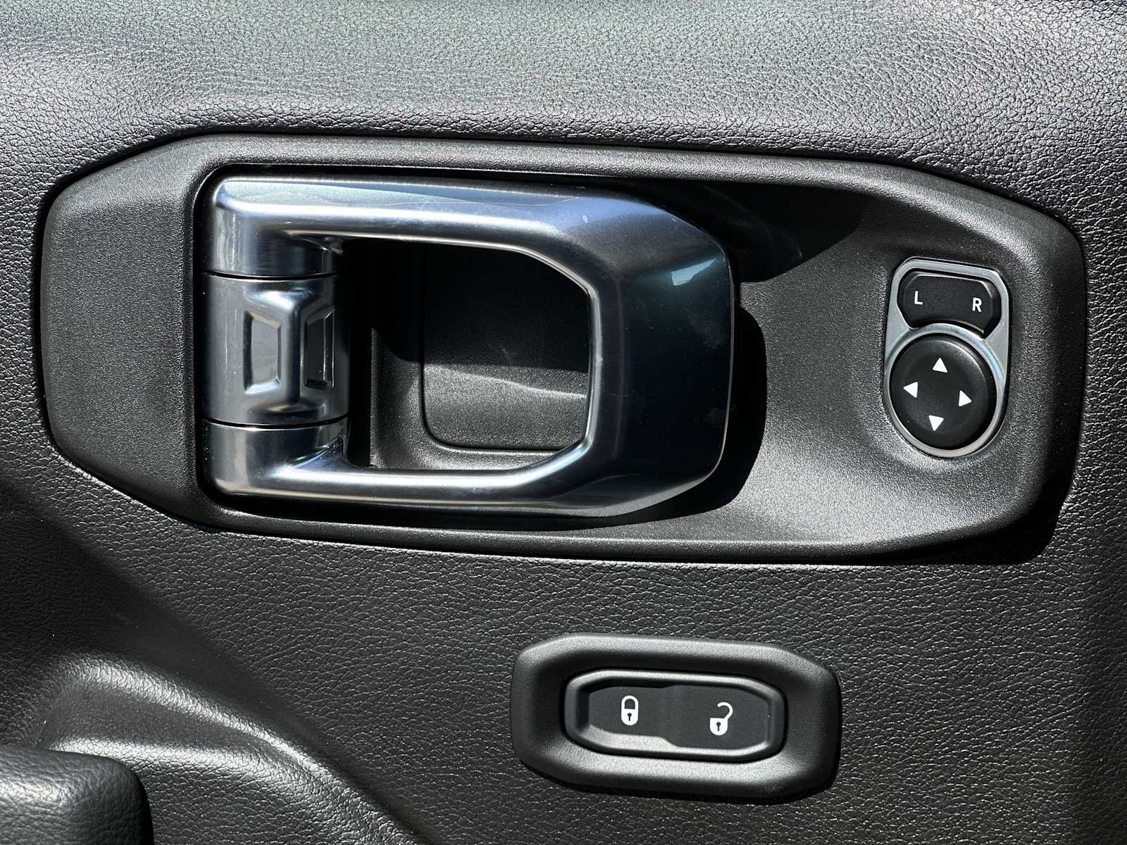 Thumbnail: 2025 Jeep Gladiator - 15