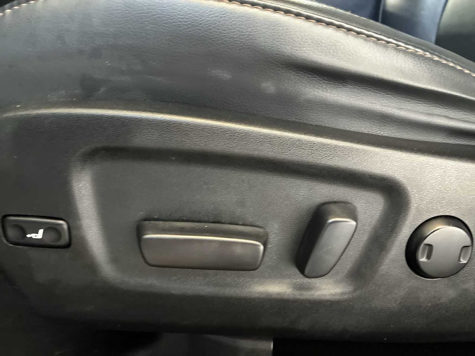 Thumbnail: 2019 Toyota Highlander - 14