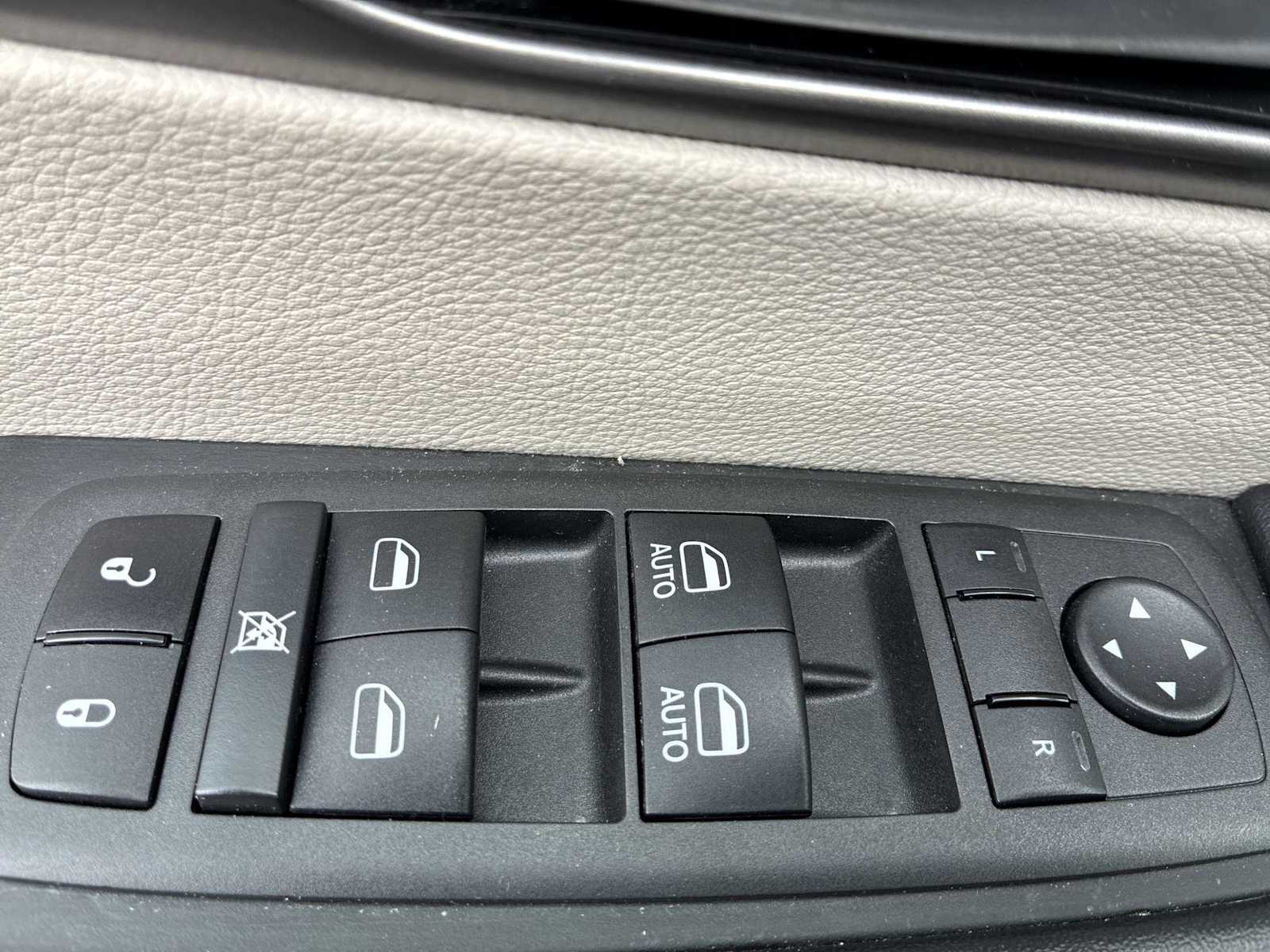 Thumbnail: 2022 Chrysler Pacifica - 15