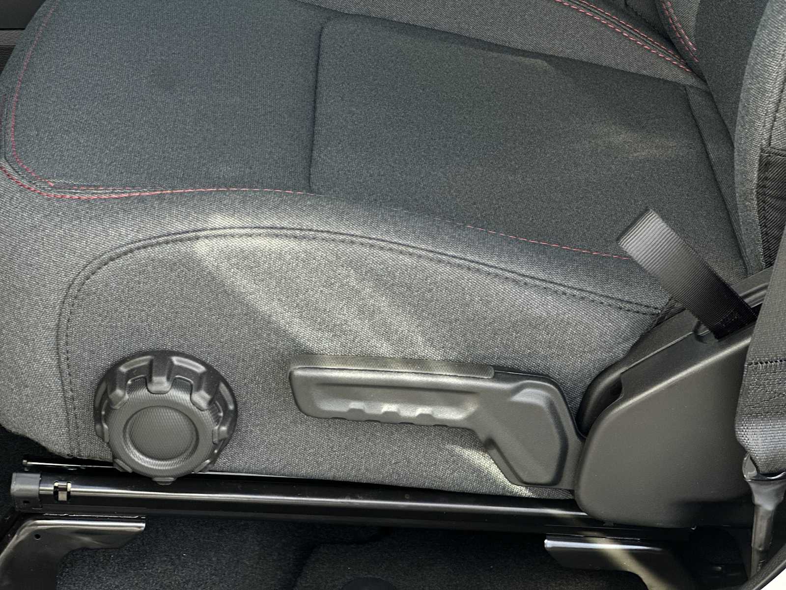 Thumbnail: 2025 Jeep Gladiator - 14