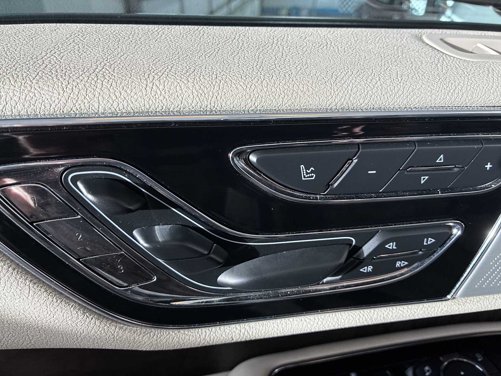 Thumbnail: 2019 Lincoln Navigator L - 14