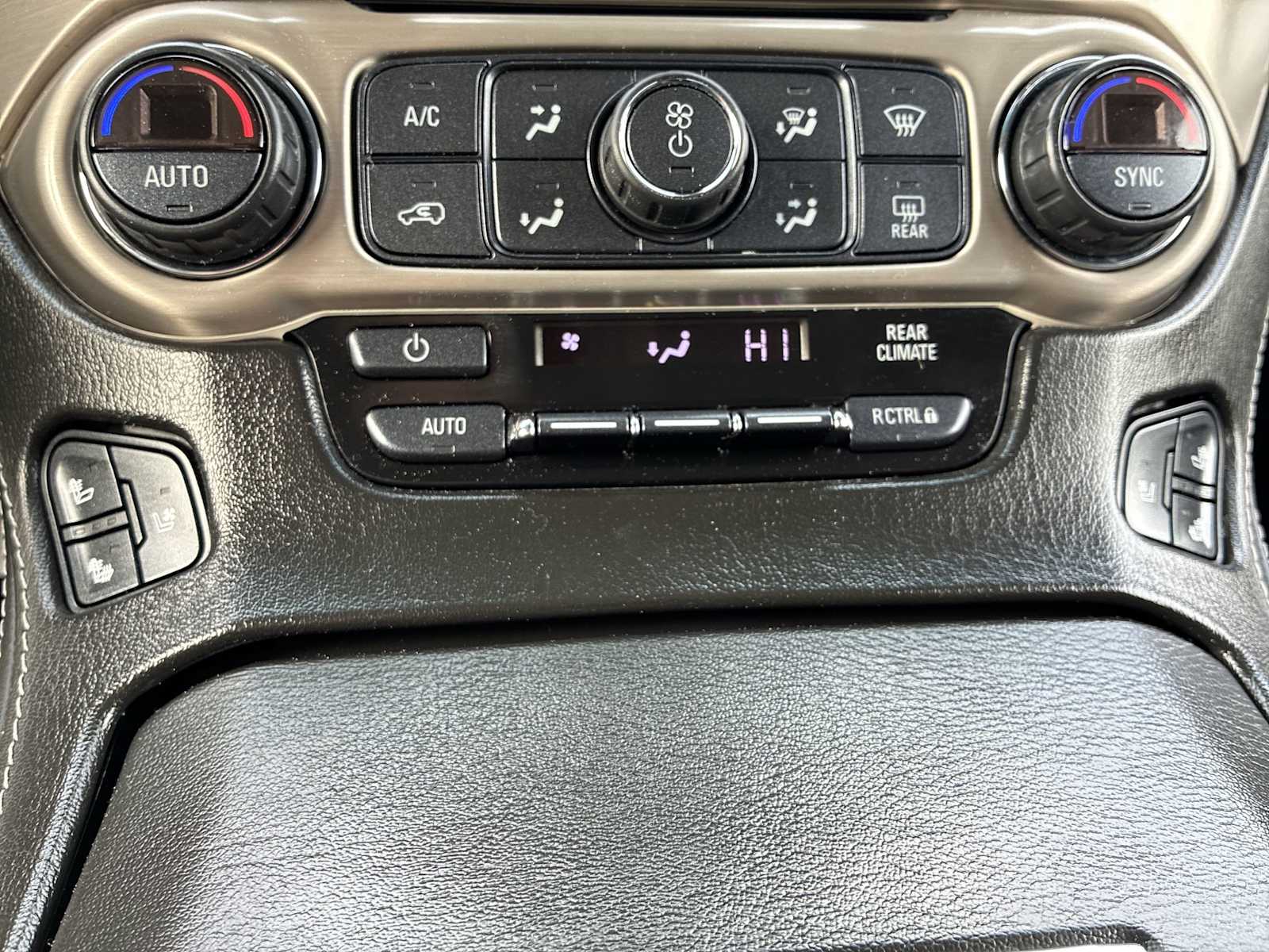 Thumbnail: 2018 GMC Yukon XL - 17