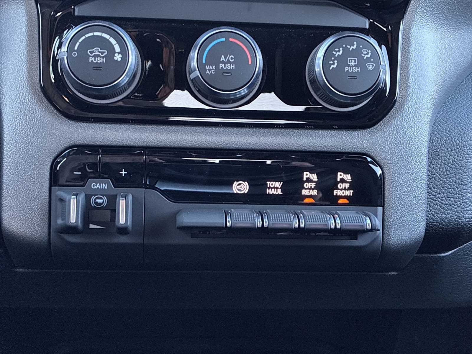 2025 RAM 2500 Big Horn - Photo 16