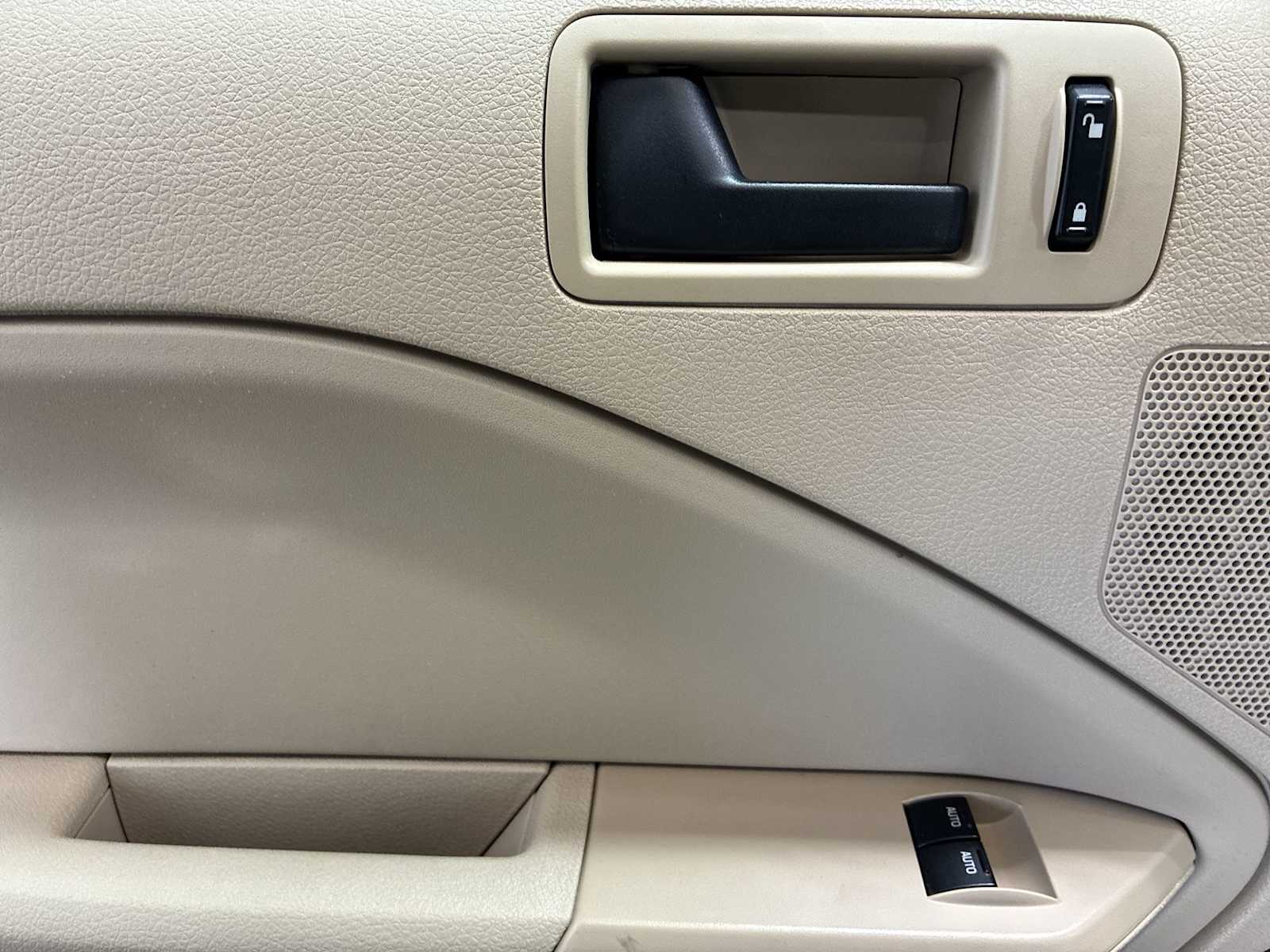 Thumbnail: 2005 Ford Mustang - 15