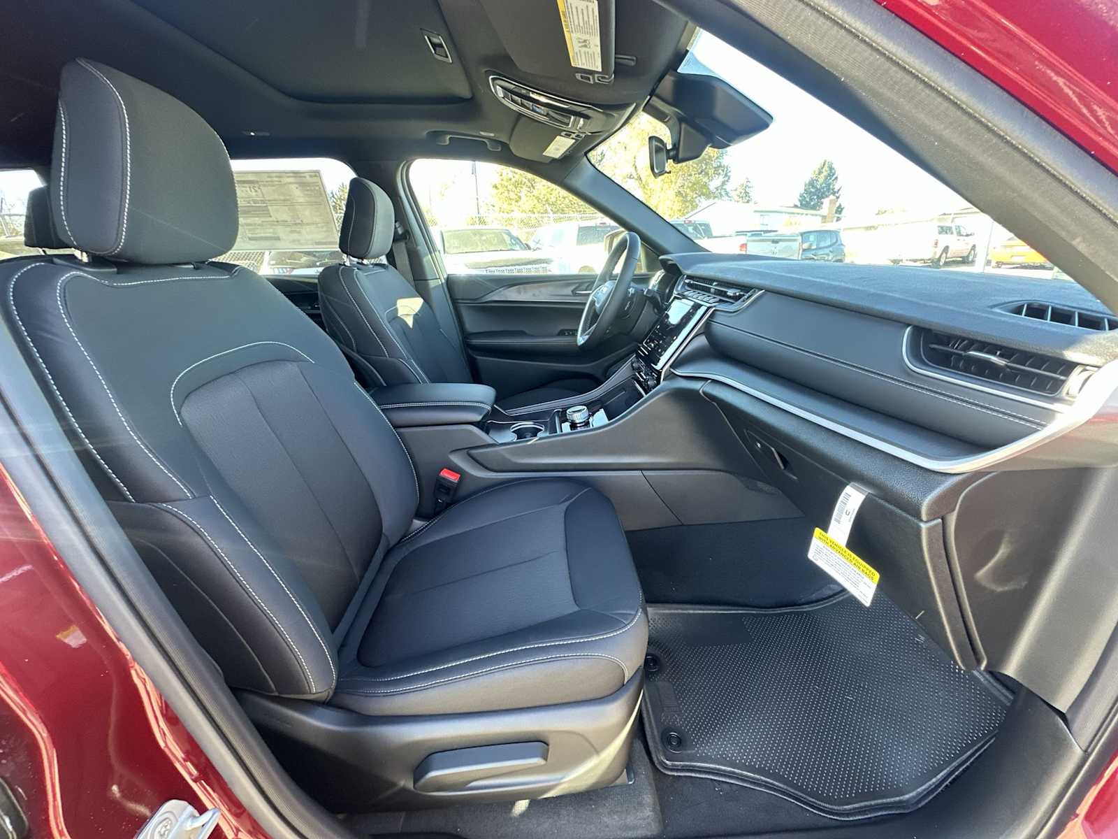 Thumbnail: 2025 Jeep Grand Cherokee - 25