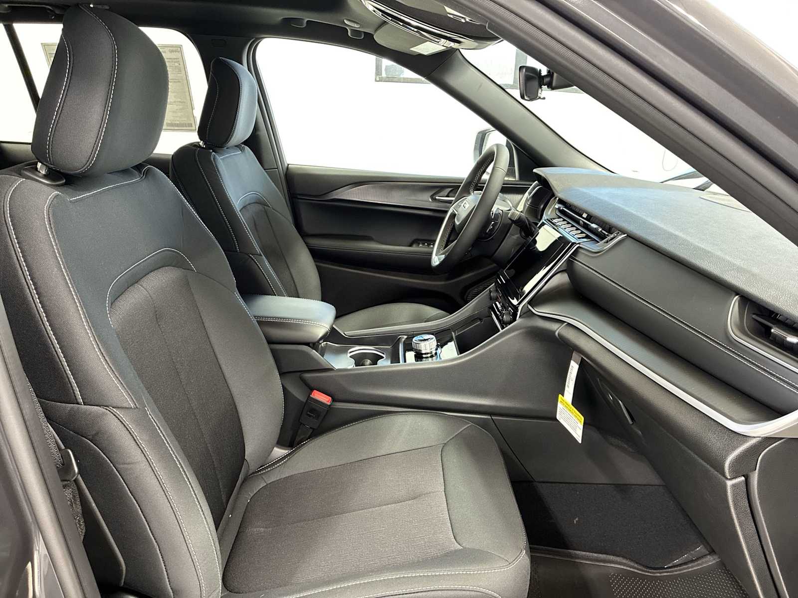 Thumbnail: 2025 Jeep Grand Cherokee - 25