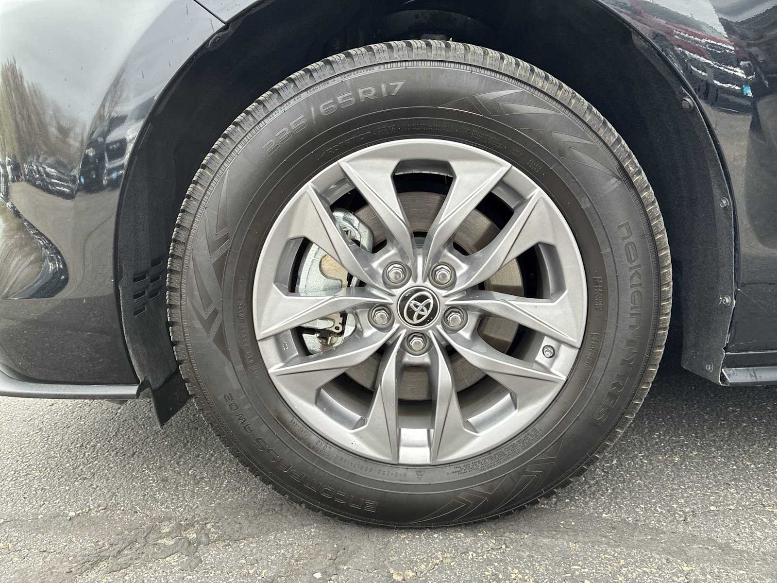 Thumbnail: 2025 Toyota Sienna - 18