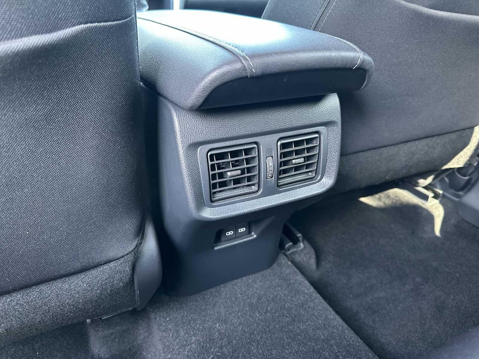 Thumbnail: 2023 Toyota Venza - 20