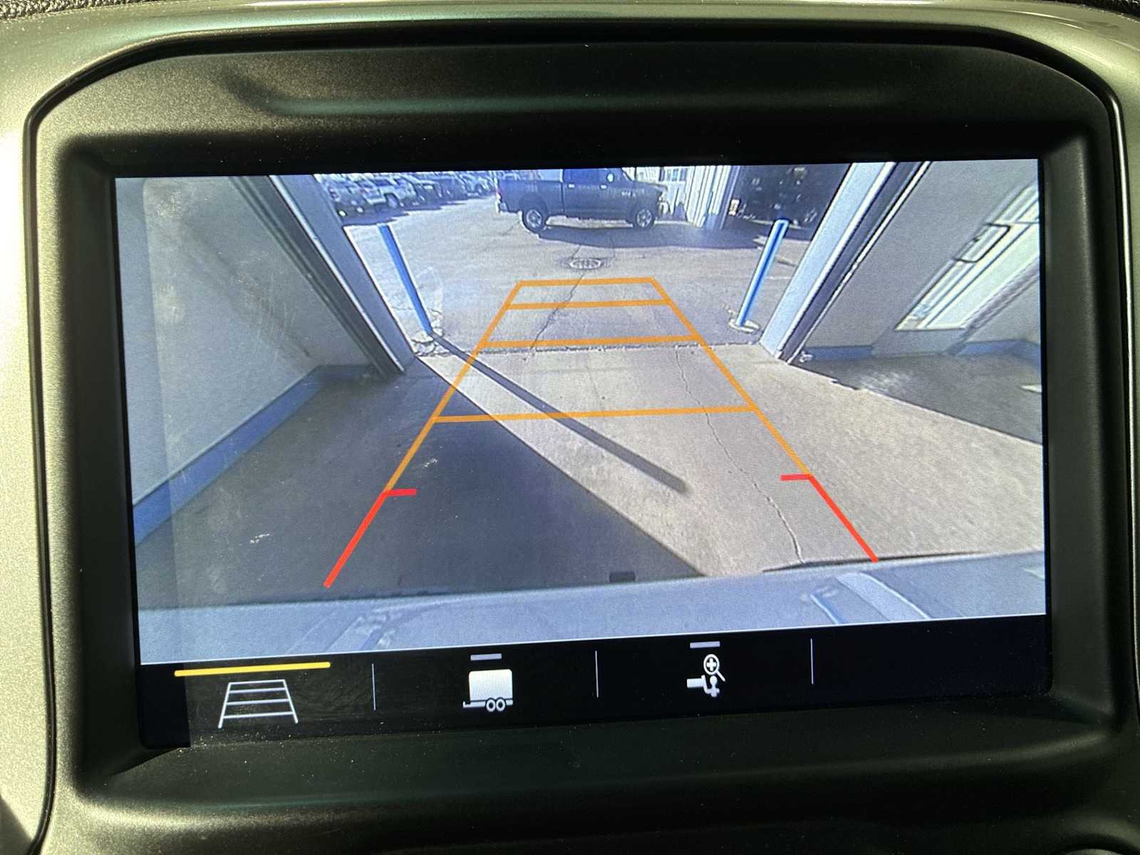 Thumbnail: 2019 Chevrolet Silverado 1500 - 24