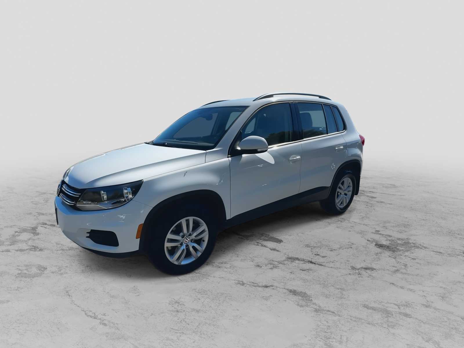 Thumbnail: 2017 Volkswagen Tiguan - 7