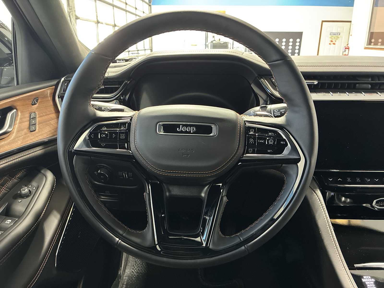 Thumbnail: 2026 Jeep Grand Cherokee - 11