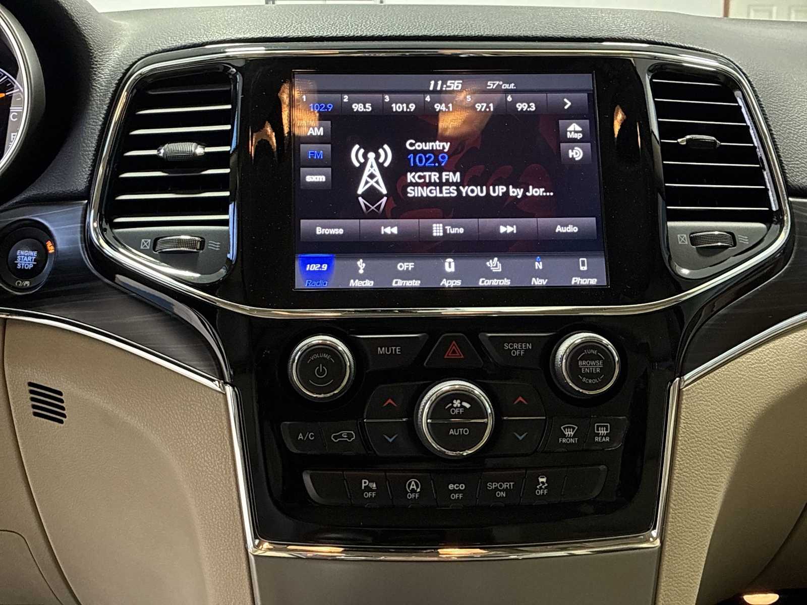 Thumbnail: 2019 Jeep Grand Cherokee - 12