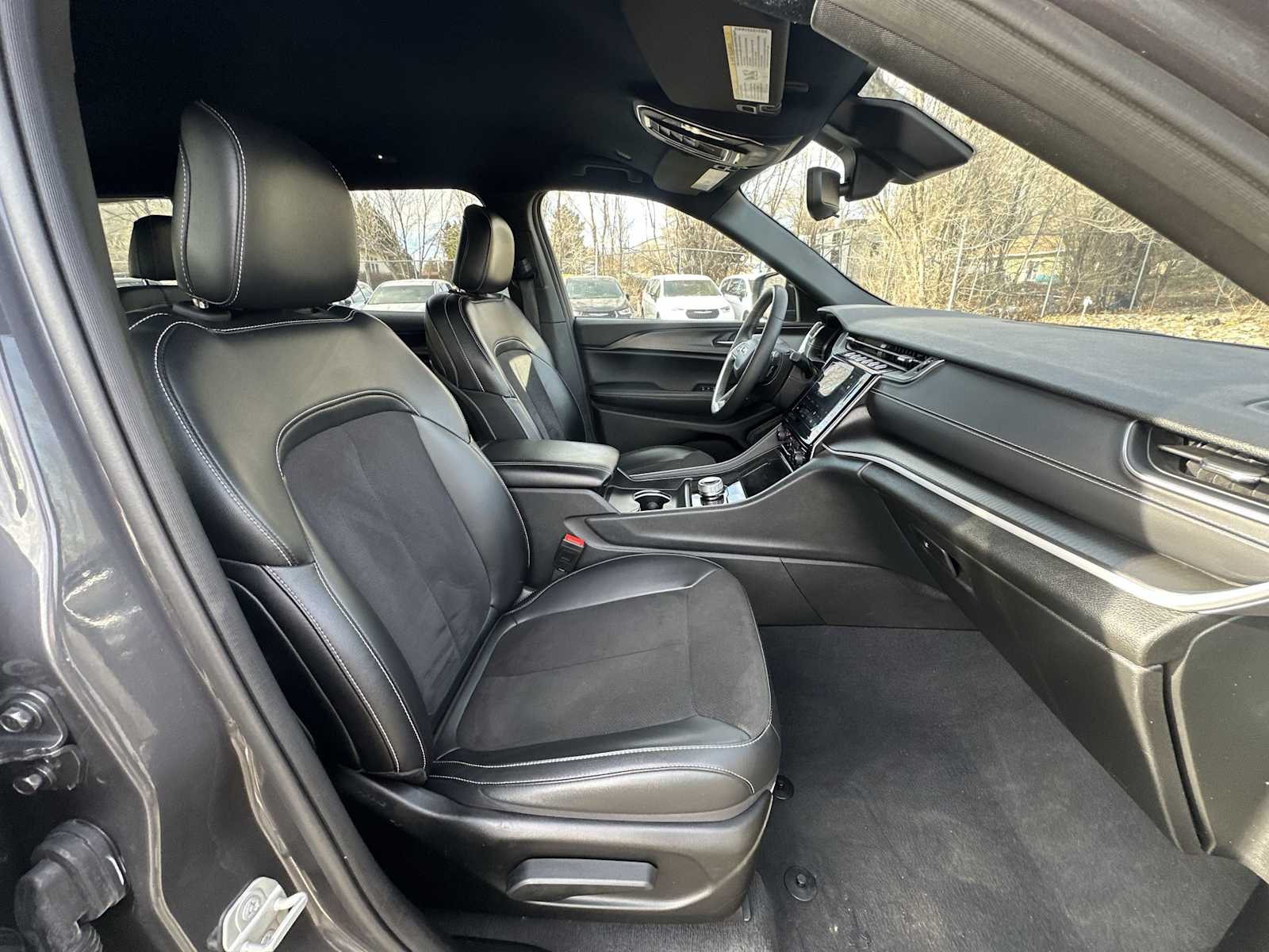 Thumbnail: 2023 Jeep Grand Cherokee - 24