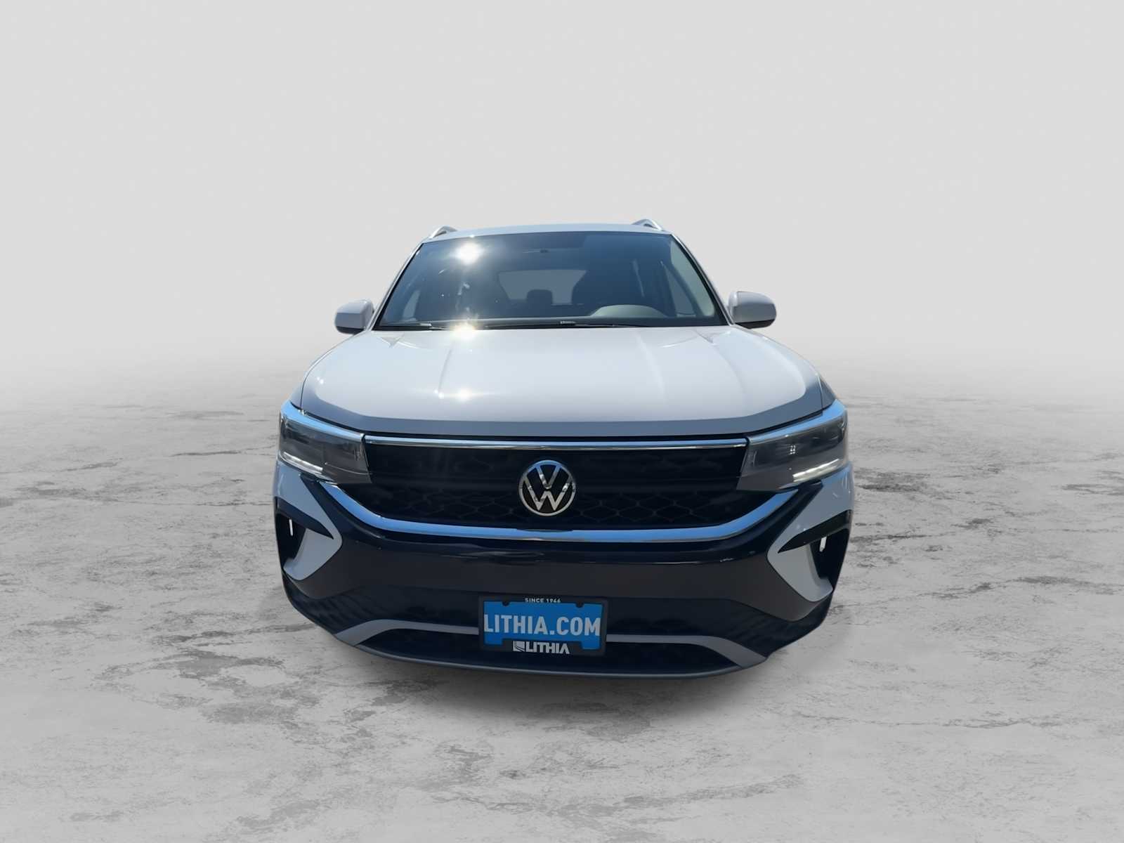 2022 Volkswagen Taos SE photo 3
