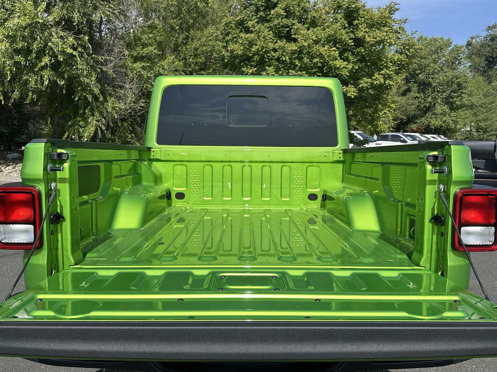 Thumbnail: 2025 Jeep Gladiator - 19