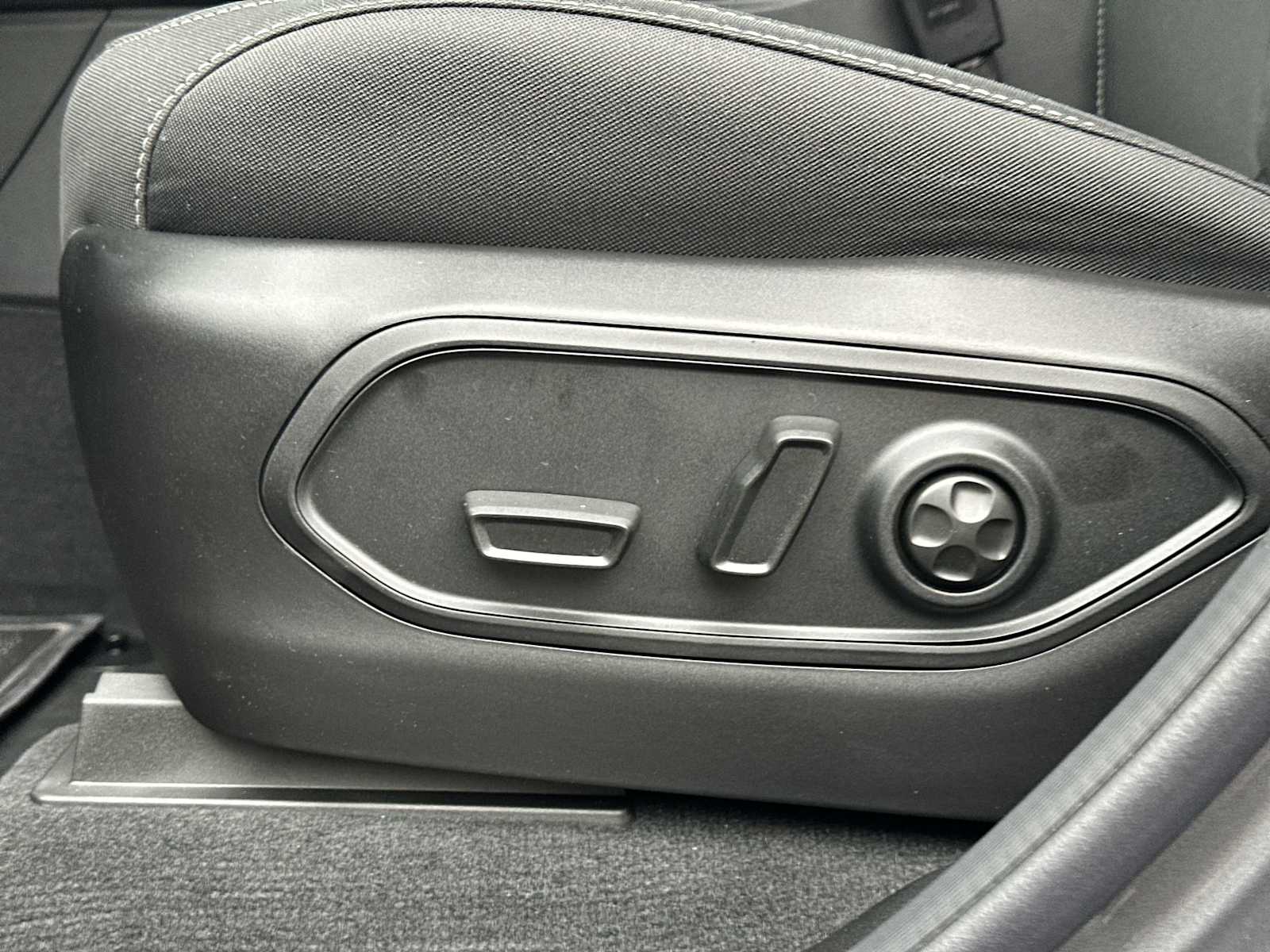 Thumbnail: 2025 Jeep Grand Cherokee - 14