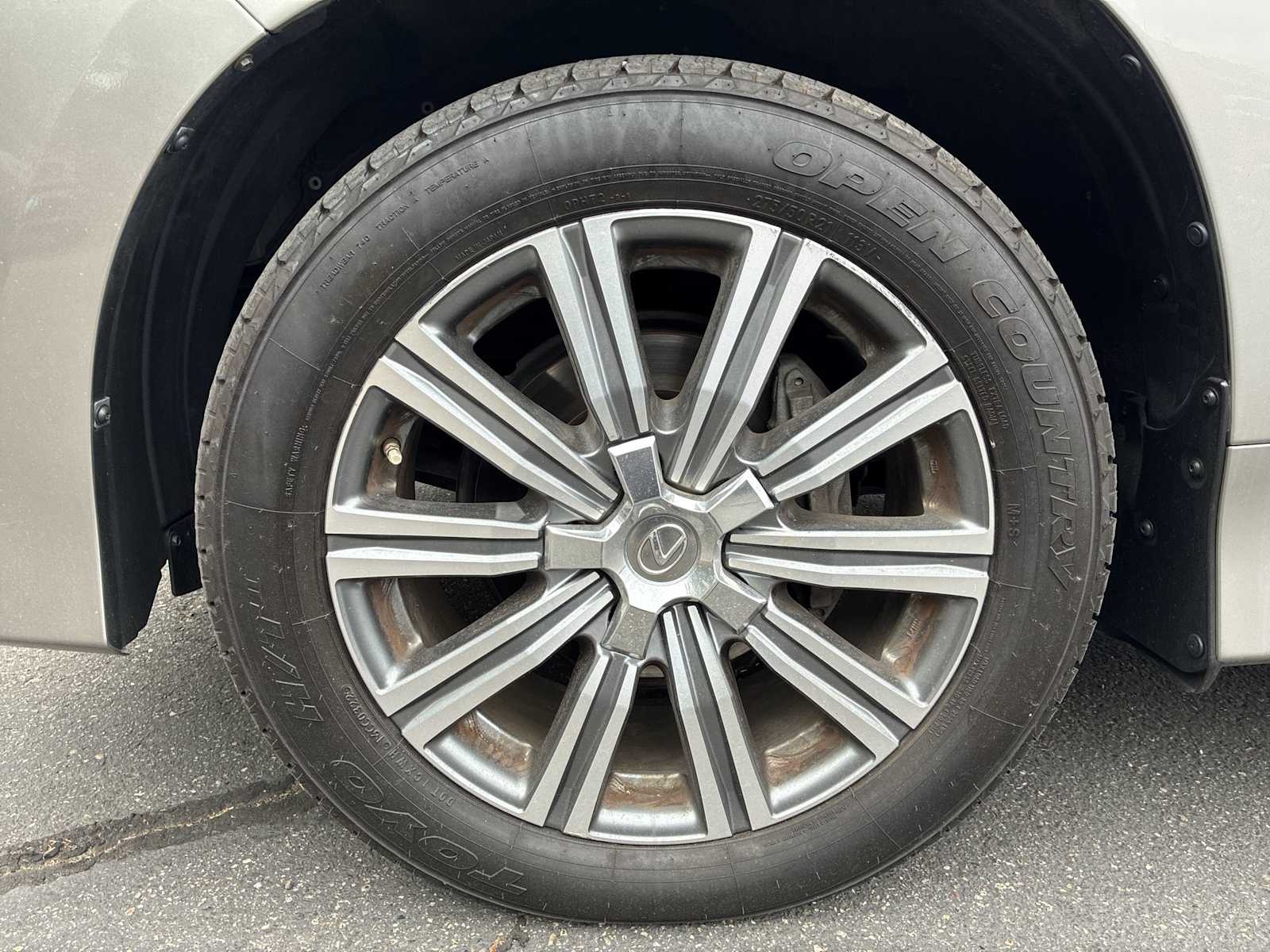 2017 Lexus LX 570 - Photo 19