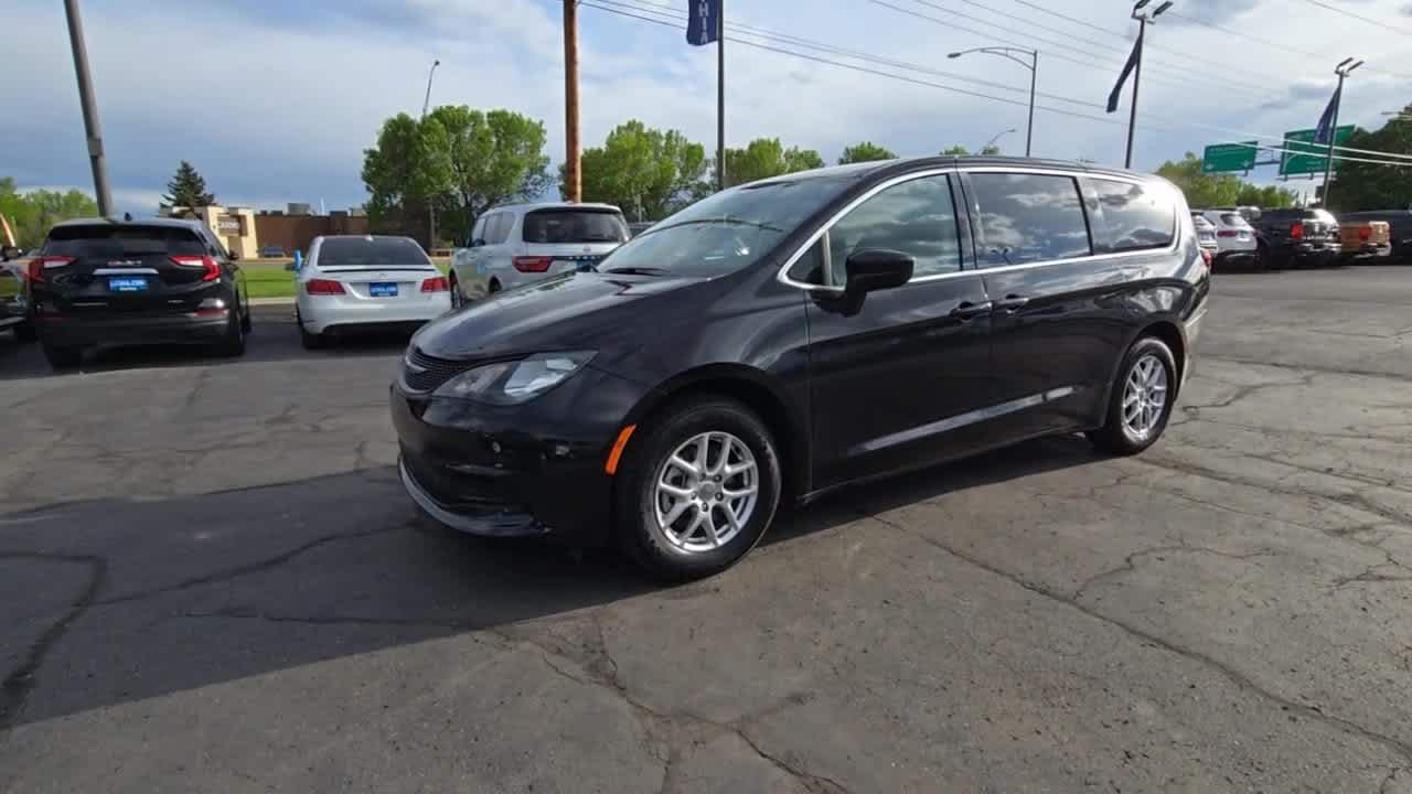 2023 Chrysler Voyager LX photo 4
