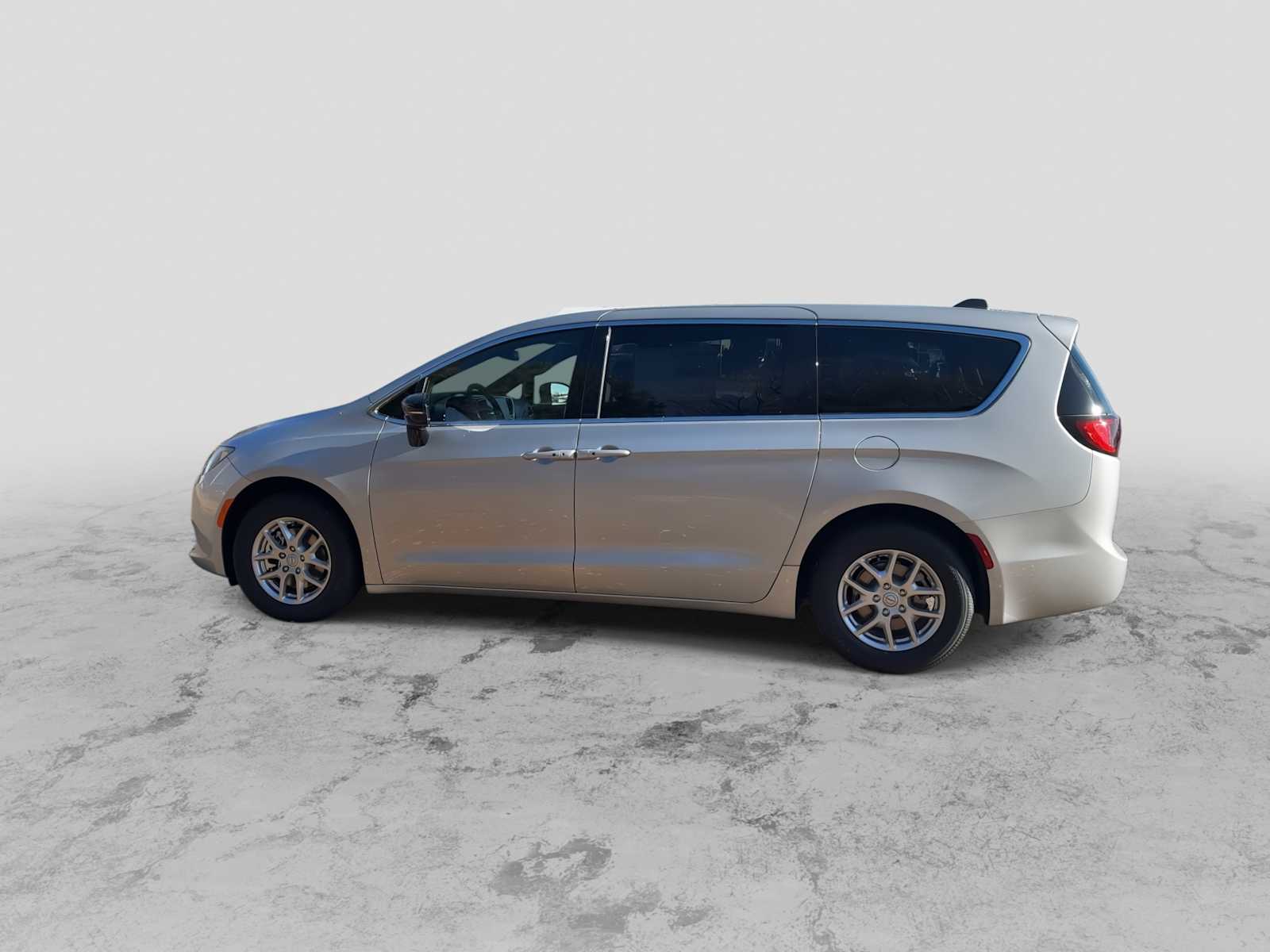 Thumbnail: 2026 Chrysler Voyager - 5