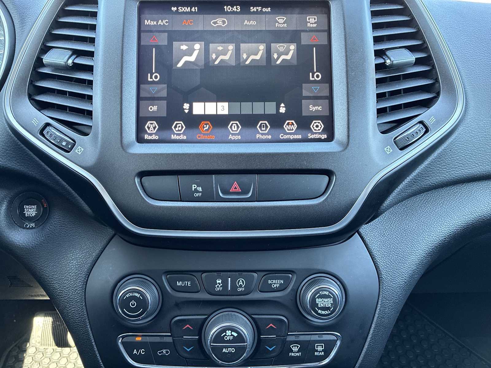 Thumbnail: 2020 Jeep Cherokee - 16